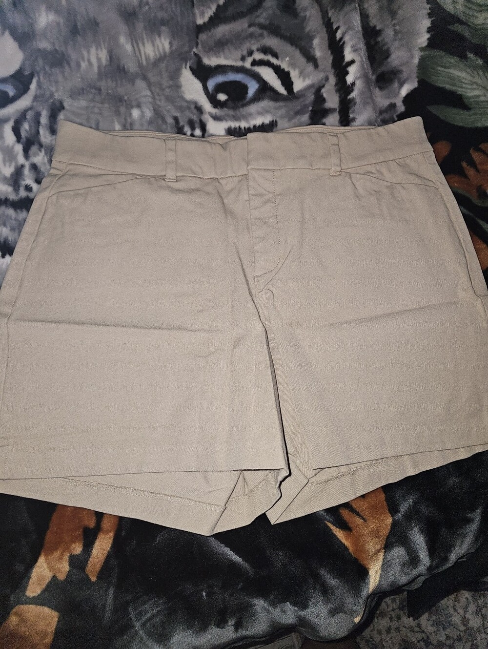 Old Navy womens Khaki pixie-high rise  Shorts